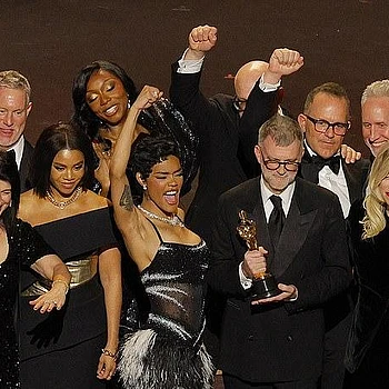 Маура Хиггинс подверглась критике за то, что не смотрела оскароносный блокбастер «Битва за битвой»