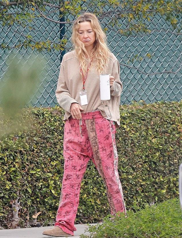 Кейт Хадсон замечена в Лос-Анджелесе во вторник, спустя несколько дней после того, как она не получила «Оскар» за лучшую женскую роль, будучи номинированной за спорный фильм «Song Sung Blue»