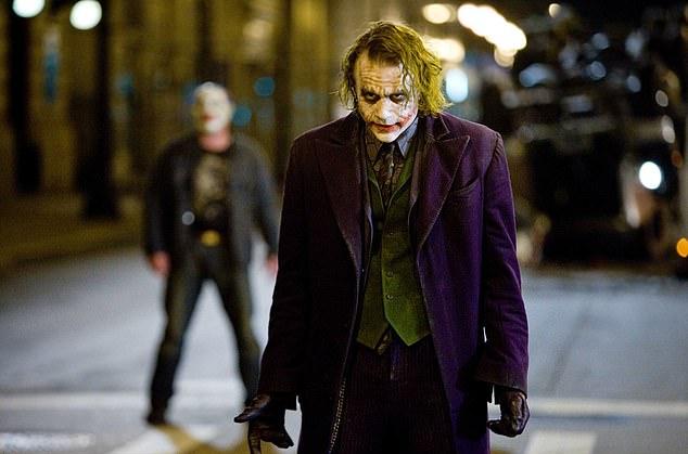 Дочь Хита Леджера Матильда, как две капли воды похожая на отца, была замечена на прогулке в Нью-Йорке на прошлой неделе — через 17 лет после его посмертной премии «Оскар»