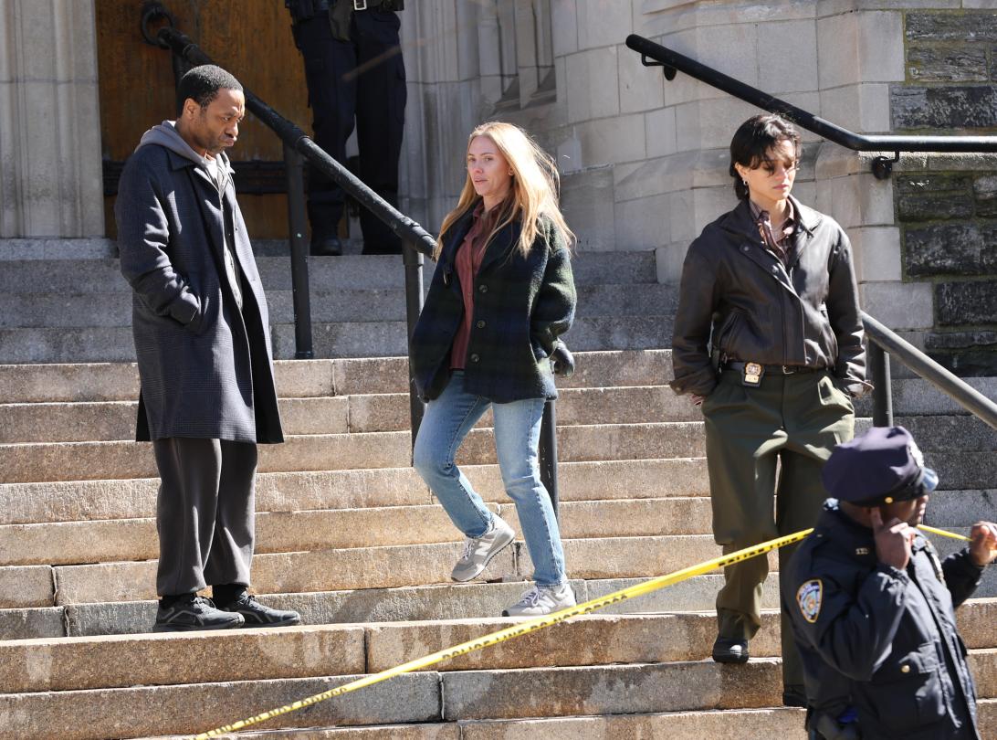 Скарлетт Йоханссон без макияжа на съемках предстоящего перезапуска «Изгоняющего дьявола»