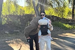 Лили Коллинз поделилась семейными моментами празднования своего 37-летия