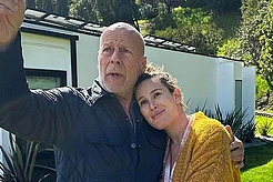 Деми Мур поделилась фотографиями Брюса Уиллиса с внучкой в честь его 71-летия