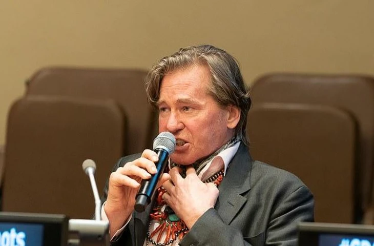 В Сеть попало первое изображение Вэла Килмера, сгенерированного ИИ, для его посмертной роли