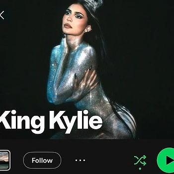 Кайли Дженнер сделала выпад в адрес фанаток в новом сингле, вышедшем не вовремя, — спустя несколько дней после того, как бывшая девушка Тимоти Шаламе заявила, что была «ошеломлена» его отношениями с миллиардершей, основательницей косметической империи