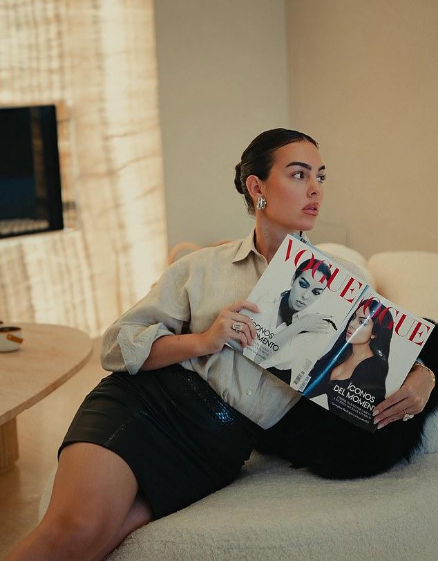 Невеста Криштиану Роналду, Жоржина Родригес, продемонстрировала элегантный образ в мини-юбке