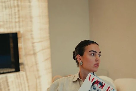 Невеста Криштиану Роналду, Жоржина Родригес, продемонстрировала элегантный образ в мини-юбке