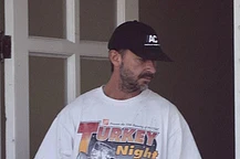 Шиа ЛаБаф принимал гостей у себя дома в Новом Орлеане в четверг