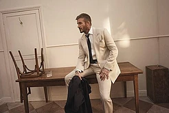 Дэвид Бекхэм произвел фурор в новой фотосессии для своей коллекции Boss после громких нападок Николы Пельтц на семью ее мужа Бруклина