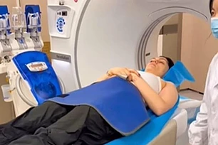 Джесси Джей срочно доставили в больницу после удара головой о крышу автомобиля