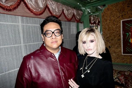 Лили Аллен, получив восторженные отзывы за свое возвращение на сцену, отпраздновала успех своего турне с «бандой Уэст-Энда» в субботу