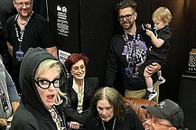 Келли Осборн рассталась со своим женихом Сидом Уилсоном, продолжая тяжело переживать смерть отца, Оззи Осборна, сообщает Daily Mail