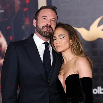 Дженнифер Лопес с юмором отнеслась к разводу с Беном Аффлеком, язвительно отреагировав на фаната по имени Бен, когда тот присоединился к ней на сцене во время ее шоу в Лас-Вегасе на выходных