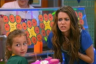 Что случилось с лицом Ноа Сайрус — сестры Майли Сайрус?