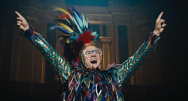 Элтон Джон воссоединился с Тэроном Эджертоном и отметил «великолепный сюрприз» от мужа на свой 79-й день рождения