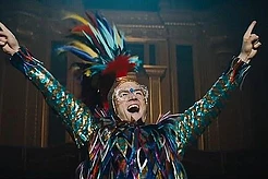 Элтон Джон воссоединился с Тэроном Эджертоном и отметил «великолепный сюрприз» от мужа на свой 79-й день рождения