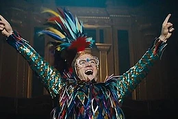 Элтон Джон воссоединился с Тэроном Эджертоном и отметил «великолепный сюрприз» от мужа на свой 79-й день рождения