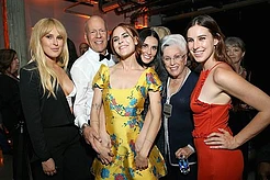 Мать Брюса Уиллиса, 90-летняя Марлен, названа «иконой» за многолетнюю волонтерскую работу в Департаменте полиции Лос-Анджелеса