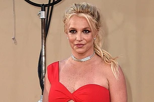 Бритни Спирс привлекает к ответственности бывшего телохранителя, которого она обвиняет во взломе её личных устройств и учётной записи Apple iCloud