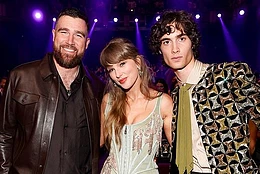 Тейлор Свифт и Майли Сайрус на церемонии iHeartRadio Music Awards 2026