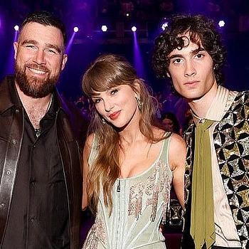 Тейлор Свифт и Майли Сайрус на церемонии iHeartRadio Music Awards 2026