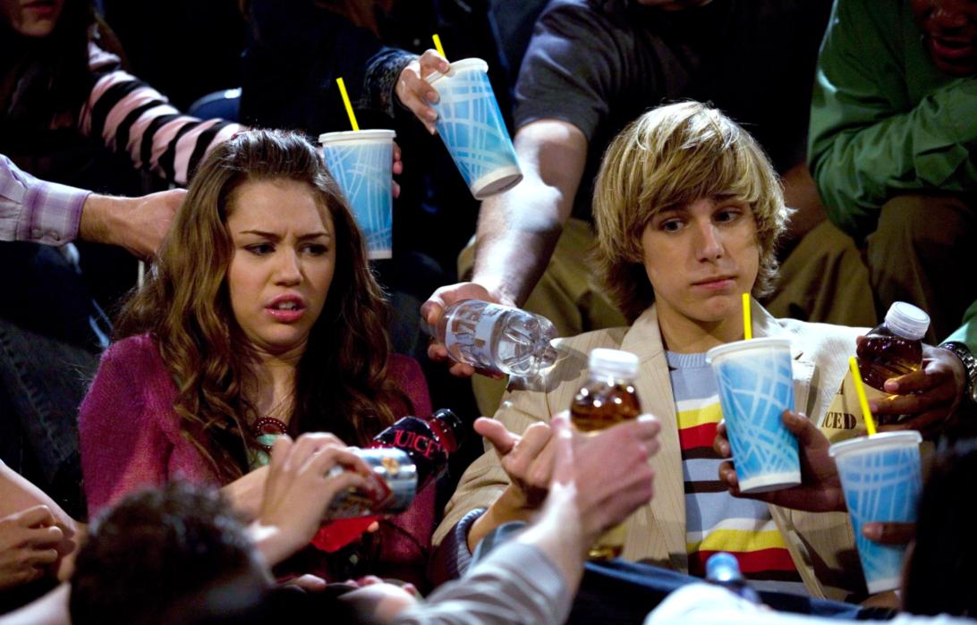 Коди Линли готов вернуться на пляжи Малибу для спин-оффа «Ханны Монтаны»