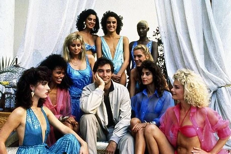 Тимоти Далтон стал всемирно известной иконой, сыграв Джеймса Бонда в 1980-х годах, спустя годы после того как получил статус секс-символа в фильме «Грозовой перевал» 1970 года