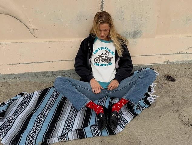 Белла Хадид продемонстрировала точеную фигуру в откровенном купальнике в новой серии снимков в Instagram