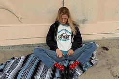 Белла Хадид продемонстрировала точеную фигуру в откровенном купальнике в новой серии снимков в Instagram