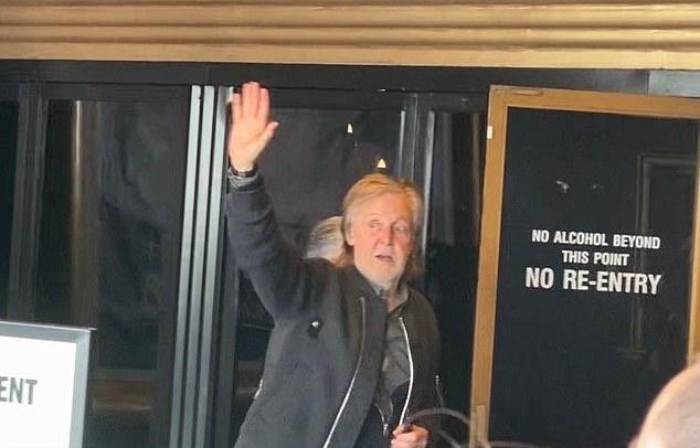 Пол Маккартни в прекрасном расположении духа на открытии двухдневного выступления в Лос-Анджелесе