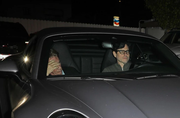 Мартин Шорт появился в Санта-Монике с серьёзным выражением лица — это был его первый выход в свет после внезапной смерти дочери Кэтрин