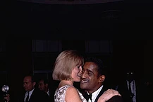 Ким Новак обрушилась с критикой на Сидни Суини после того, как актрису утвердили на роль Новак в предстоящем байопике «Скандал» о её романе с Сэмми Дэвисом-младшим в 1950-х годах