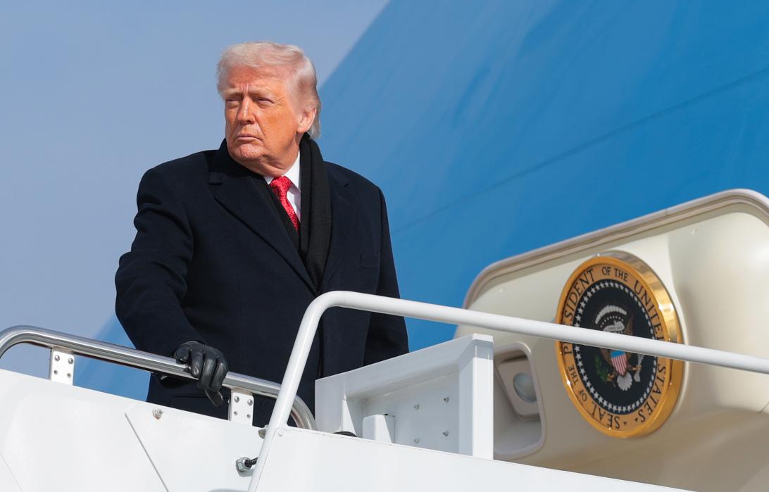 Солистка группы TLC Розонда «Чилли» Томас уточнила, что не является сторонницей Дональда Трампа, после того как выяснилось, что она пожертвовала средства на кампанию президента и поделилась конспирологической теорией о Мишель Обаме