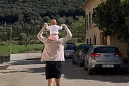 Мишель Киган наслаждалась отдыхом с мужем Марком Райтом и дочерью Пальмой во время солнечной рабочей поездки в Испанию на этой неделе