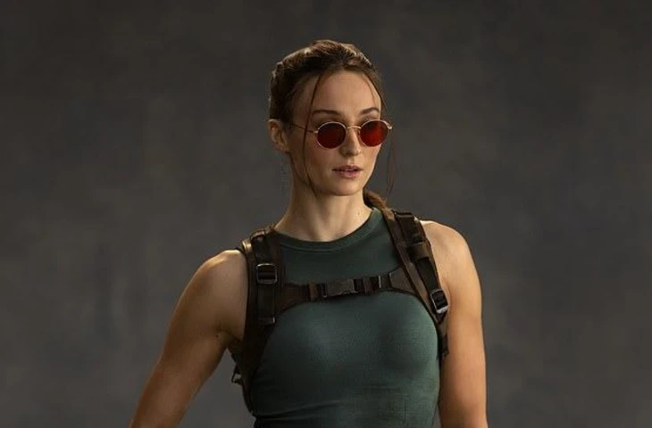 Производство сериала Amazon Prime о Ларе Крофт стоимостью 100 миллионов фунтов стерлингов погрузилось в хаос после того, как, по сообщениям, исполнительница главной роли Софи Тёрнер получила травму спины на съемочной площадке