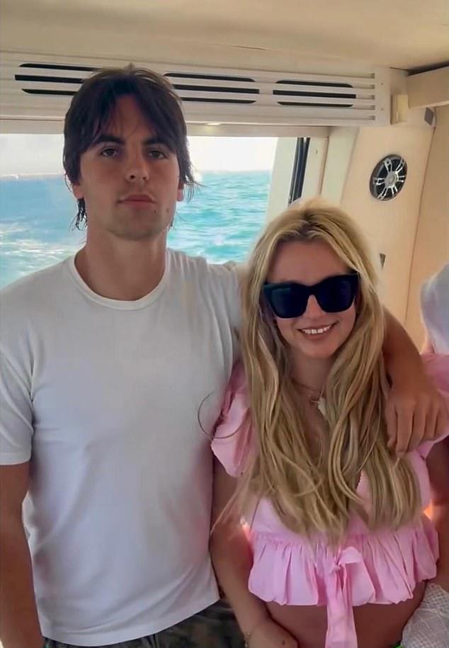 Неожиданная встреча Бритни Спирс с сыновьями во время морской прогулки