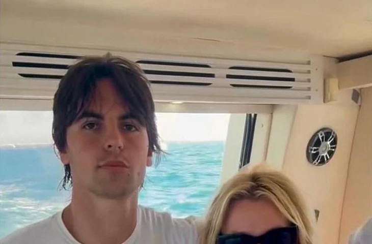 Неожиданная встреча Бритни Спирс с сыновьями во время морской прогулки