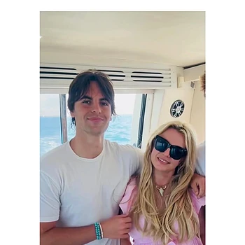 Трое — это компания