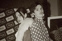 Круз Бекхэм и его девушка Джеки Апостел демонстрировали нежные чувства, как никогда раньше, во время европейского тура его группы The Breakers