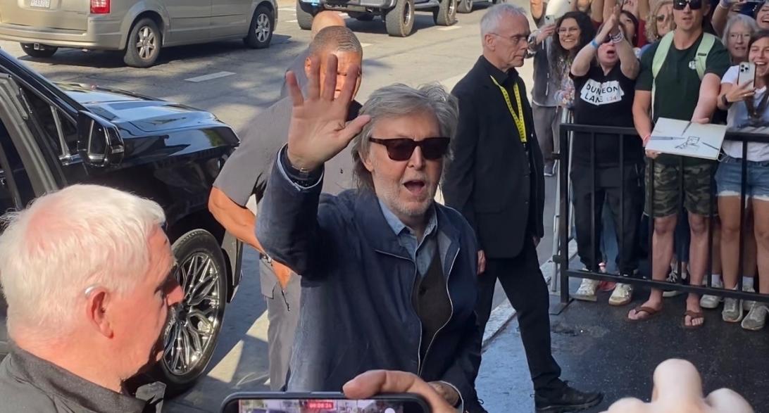 В субботу вечером Тейлор Свифт потребовалось спешно покинуть мероприятие