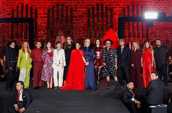 Анна Хэтэуэй и Мерил Стрип воссоединились, официально дав старт пресс-туру фильма «Дьявол носит Prada 2»