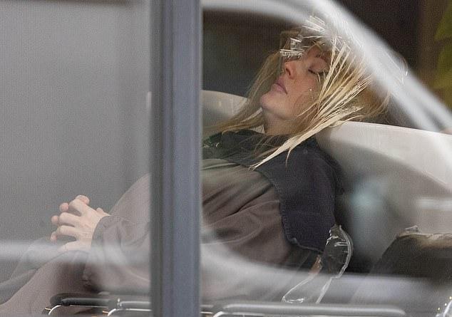 Элли Голдинг впервые замечена на публике спустя три недели после новости о рождении «прекрасного» второго ребенка