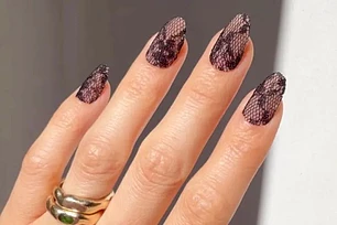 Кружево на ногтях: как повторить главный маникюрный тренд сезона