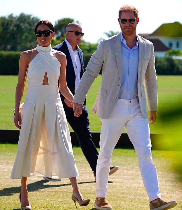 Соседи отворачиваются от Сассексов: почему принц Гарри и Меган Маркл теряют популярность в Монтесито