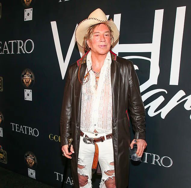 Микки Рурка официально выселяют из дома в Лос-Анджелесе. Суд встал на сторону арендодателя