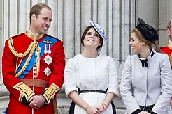 Принцессам Беатрис и Евгении запретили посещать королевские скачки в Аскоте