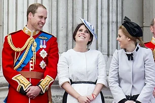 Принцессам Беатрис и Евгении запретили посещать королевские скачки в Аскоте