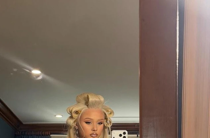 Падчерица Кортни Кардашьян, Алабама Баркер, готовит «что-то интересное»