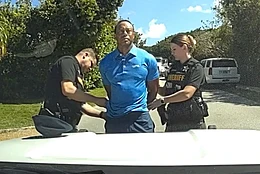 После мартовского ареста за вождение в нетрезвом виде, опубликовано новое фото Тайгера Вудса