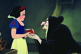 Уолт Дисней винил себя в безвременной кончине своей матери, Флоры, в 1938 году и срывался на каждого, кто осмеливался спросить о ней, — даже спустя 20 лет после трагического происшествия