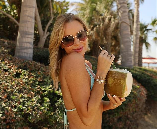 Аманда Холден известна тем, что демонстрирует свою невероятную фигуру в Instagram